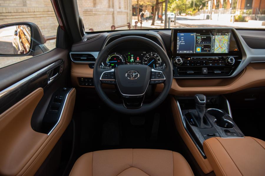 Торпедо Toyota Highlander Hybrid Platinum AWD 2019 года  (фото 57 из 67)